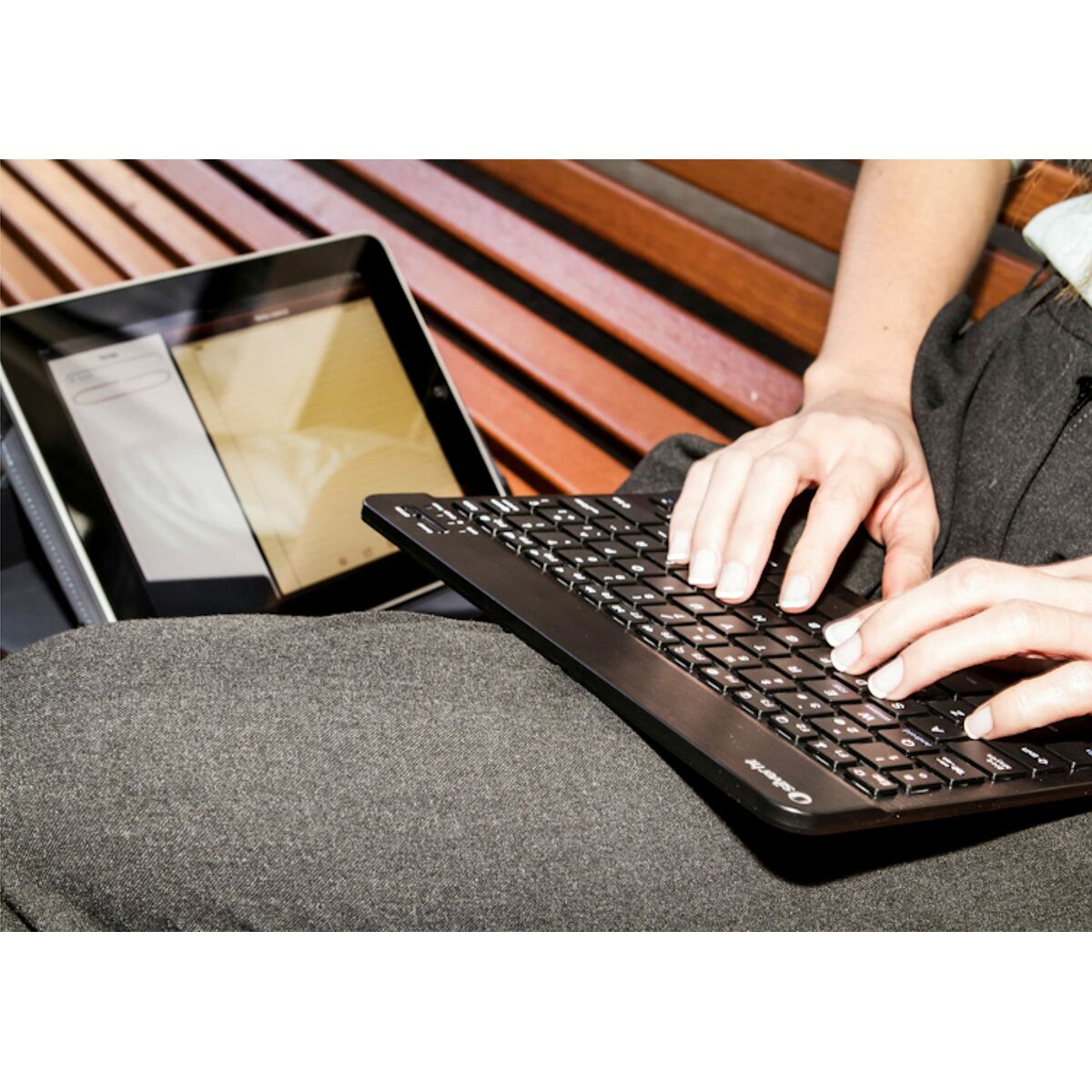 Tablet cover Silver Electronics 112004440199 Black-2